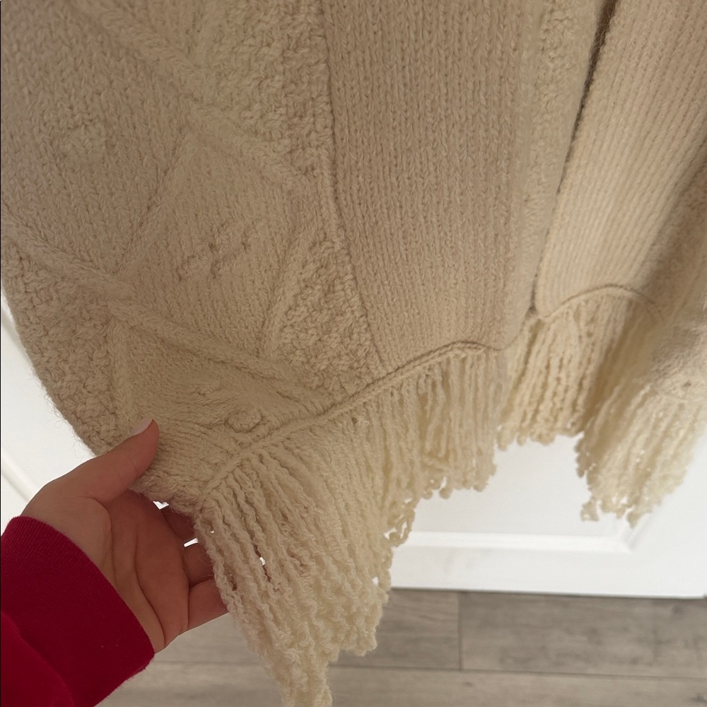 Elegant Cream Cardigan with Fringe - Picture 3 of 3